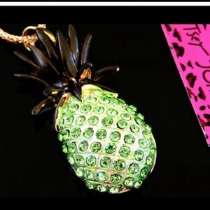 🍍🌸🍍- BETSEY JOHNSON~ PINEAPPLE Necklace🍍🌸